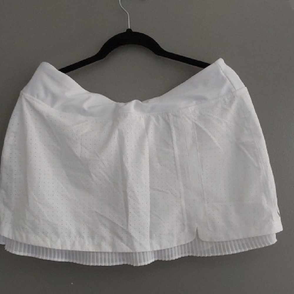 White Pleated Hem Tennis Skirt
